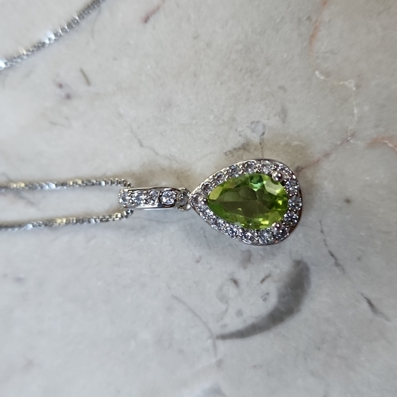 Peridot and CZ necklace - Picture 8 of 8